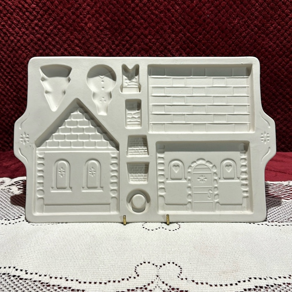 Longaberger Pottery 1995 Gingerbread Country Cottage Baking Mold. Nochips/cracks